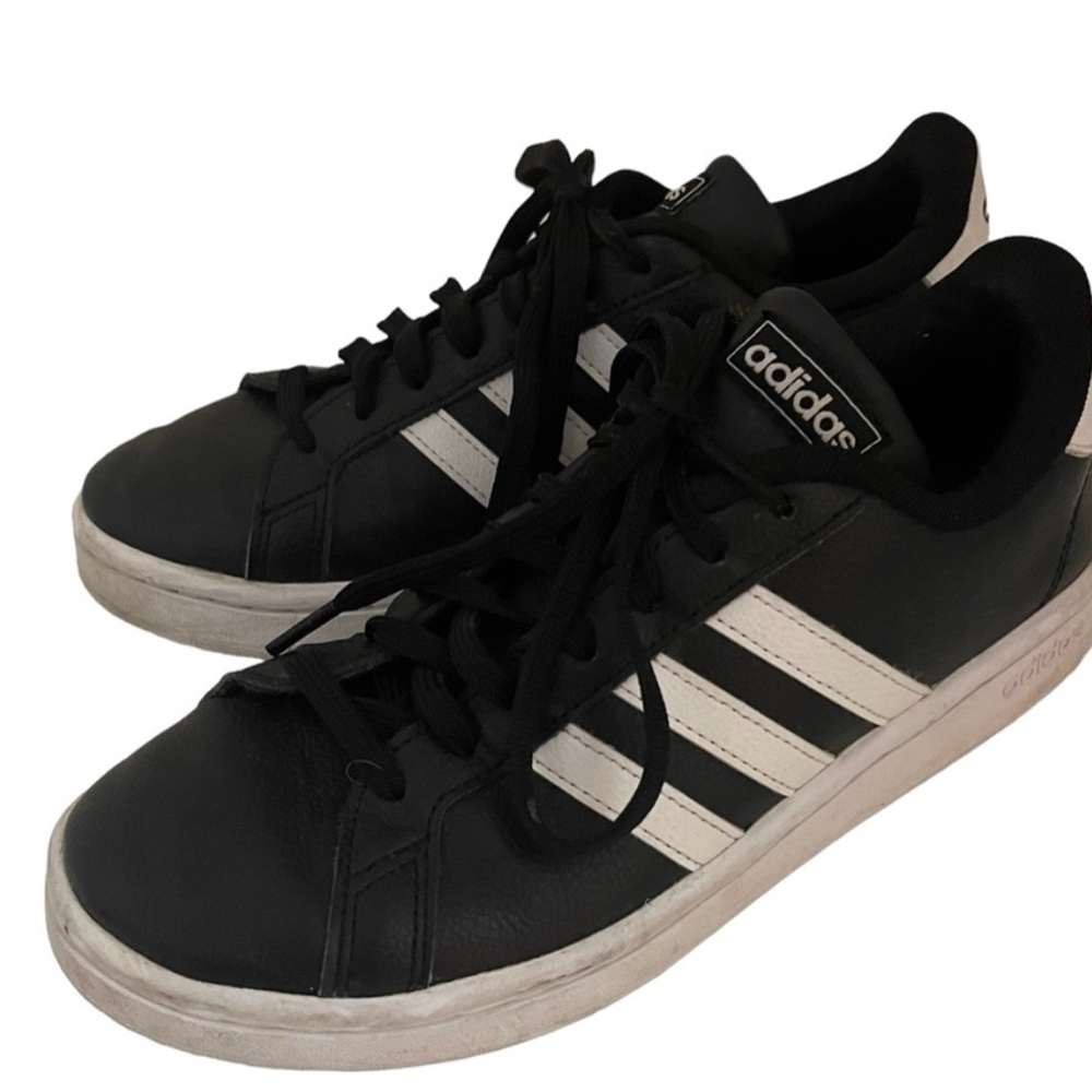 Women’s Adidas Cloud Foam size 7.5 black with white stripes GUC